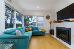 Serene 3BR Haven in Ainslie - Ideal Getaway, Canberra